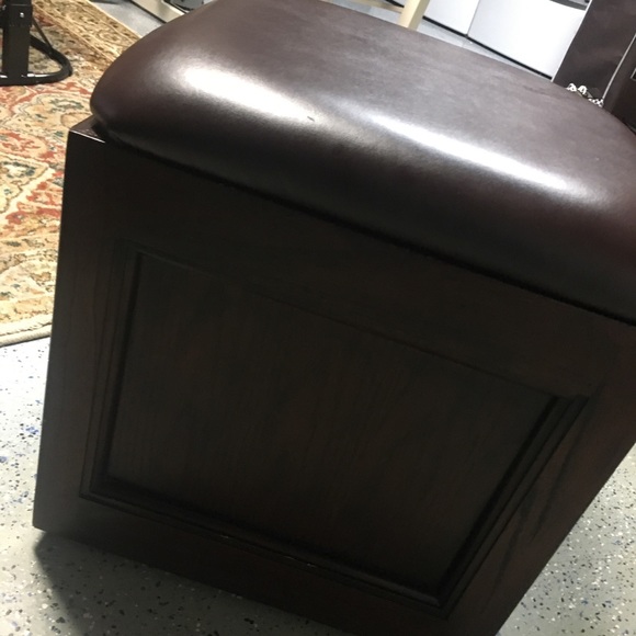 A table/ storage - Picture 2 of 8